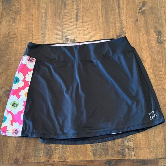 SkirtSports Dresses & Skirts - Skirt sports Black Active Skort with Pink Floral Side Panel